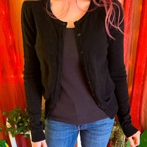 Neiman Marcus 100% cashmere sweater